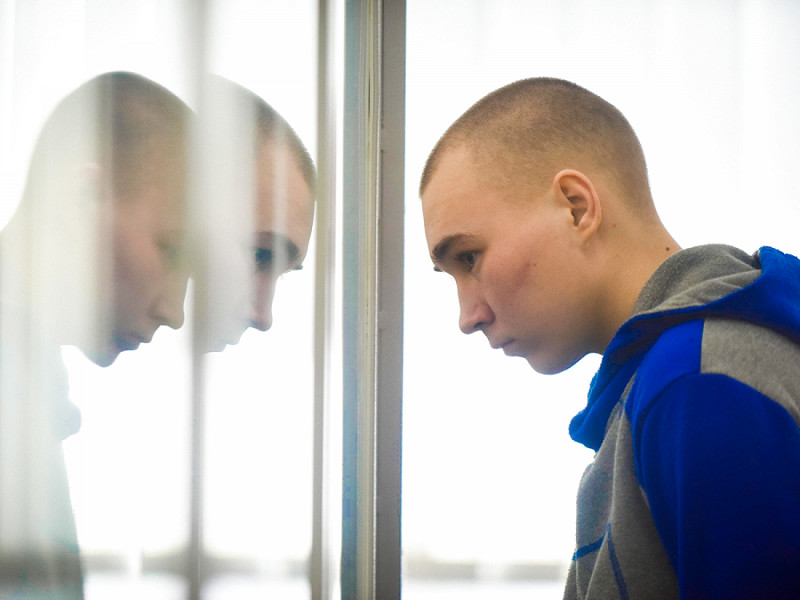 Il soldato russo Vadim Shishimarin, 21 anni: contro di lui il primo processo a Kyiv per crimini di guerra. EPA/OLEG PETRASYUK