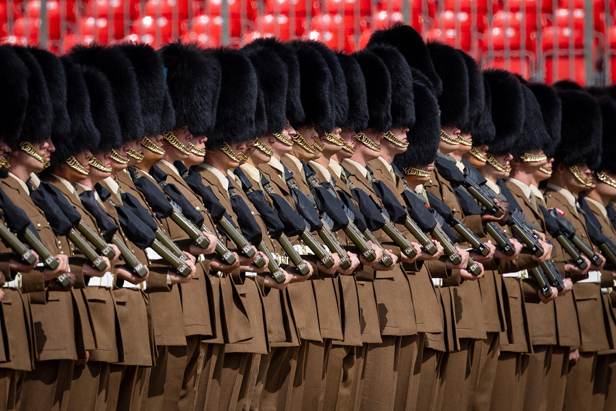 Londra (Regno Unito). Una schiera di 1500 soldati e 250 cavalli partecipa alle prove generali della cerimonia militare Trooping the Colour. L’evento avverrà di fronte al pubblico in occasione del Queen's Birthday Parade del 2 giugno (EPA/TOLGA AKMEN)