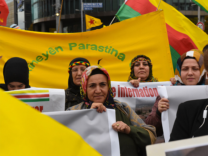 Una protesta del 2019 a Berlino contro gli attacchi del regime turco nei confronti della popolazione curda in Siria