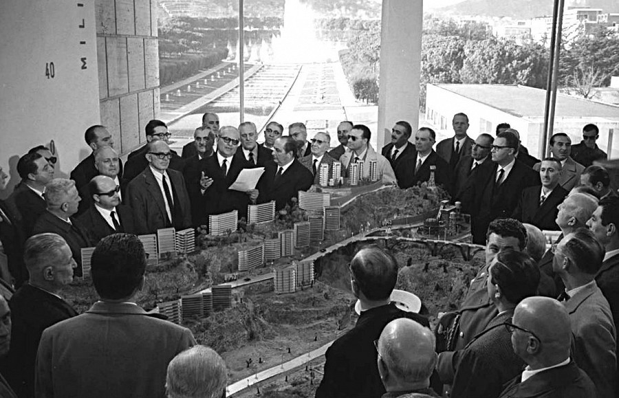Le mani sulla città, film storico del 1963 diretto da Francesco Rosi, anticipava il tema della speculazione edilizia
