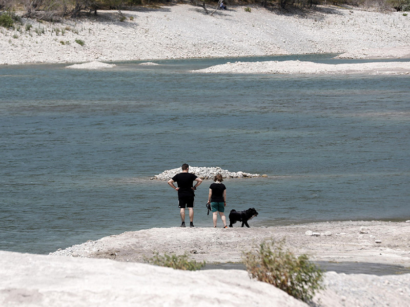 Il Lac du Broc, il cui livello dell'acqua ha raggiunto minimi storici a causa della siccità e delle temperature calde