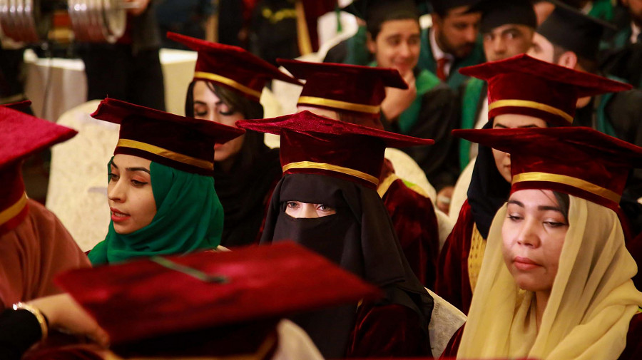 Una cerimonia di consegna dei diplomi a Kabul, in Afghanistan, il 28 dicembre del 2021. Dei 200 presenti, solo 60 sono donne. 