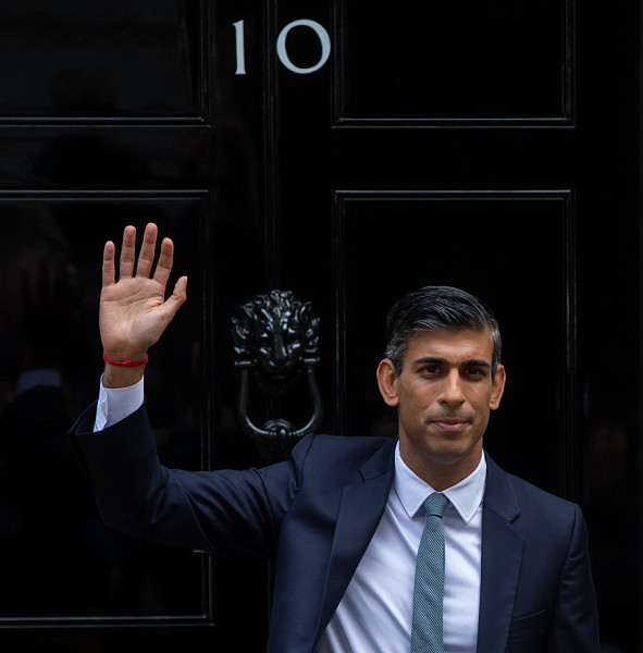 Londra (Inghilterra). Il nuovo premier Rishi Sunak fotografato al numero 10 di Downing Street dopo l’incontro con Re Carlo III (TAYFUN SALCI/ZUMA)