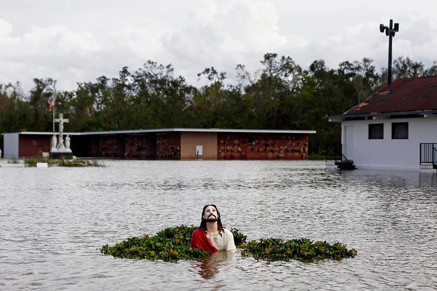 Marrero (Stati Uniti). Ciò che resta della chiesa di San Pio il giorno dopo il passaggio dell’uragano Ida: la tempesta si è abbattuta sulla costa della Louisiana nell’agosto 2021 e ha causato allagamenti diffusi. 