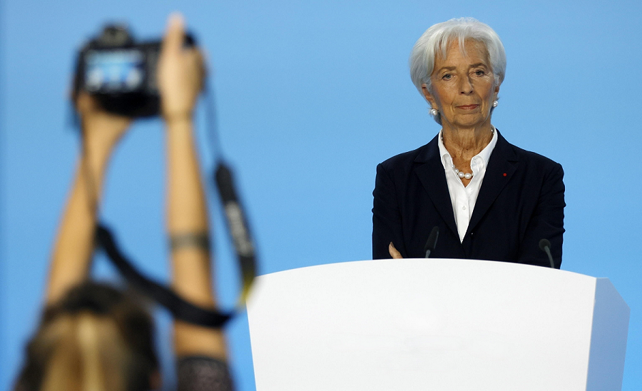 Christine Lagarde durante una conferenza stampa dopo la riunione del consiglio direttivo della Bce a Francoforte sul Meno, ottobre 2022. Credit: EPA/RONALD WITTEK