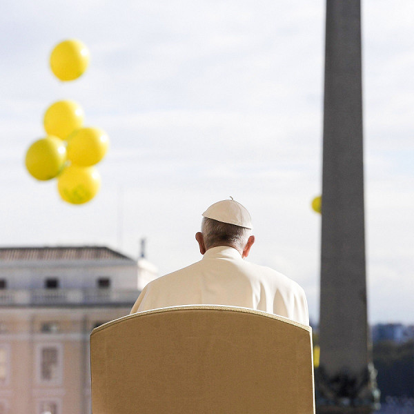 Papa Francesco in Piazza Sa Pietro nel novembre 2016, durante l'udienza giubilare in Città del Vaticano