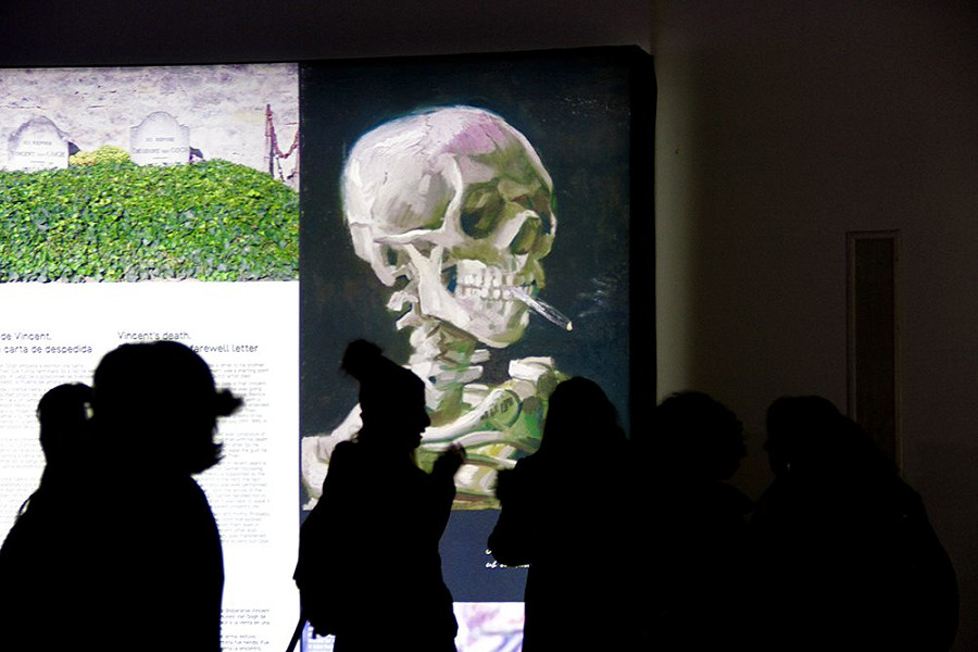 Inaugurazione a Gijon, in Spagna, presso il Centro d'arte del lavoro, di una mostra immersiva sul mondo di Van Gogh, dove grazie all'intelligenza artificiale i dipinti diventano tridimensionali.