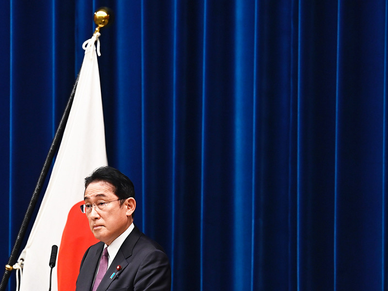 Il primo ministro giapponese Fumio Kishida durante una conferenza stampa a Tokyo, dicembre 2022.