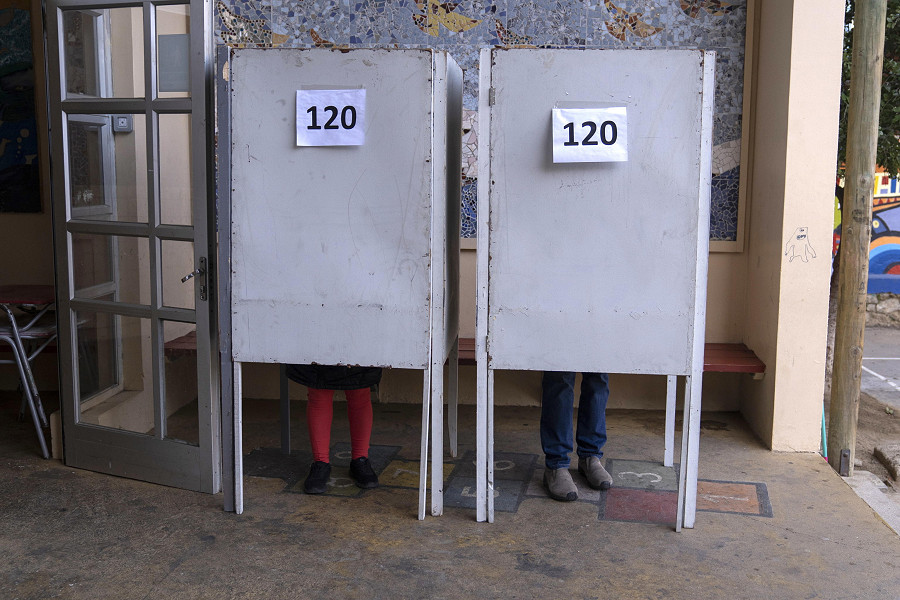 Chilean people elect members of the Constitutional Council 