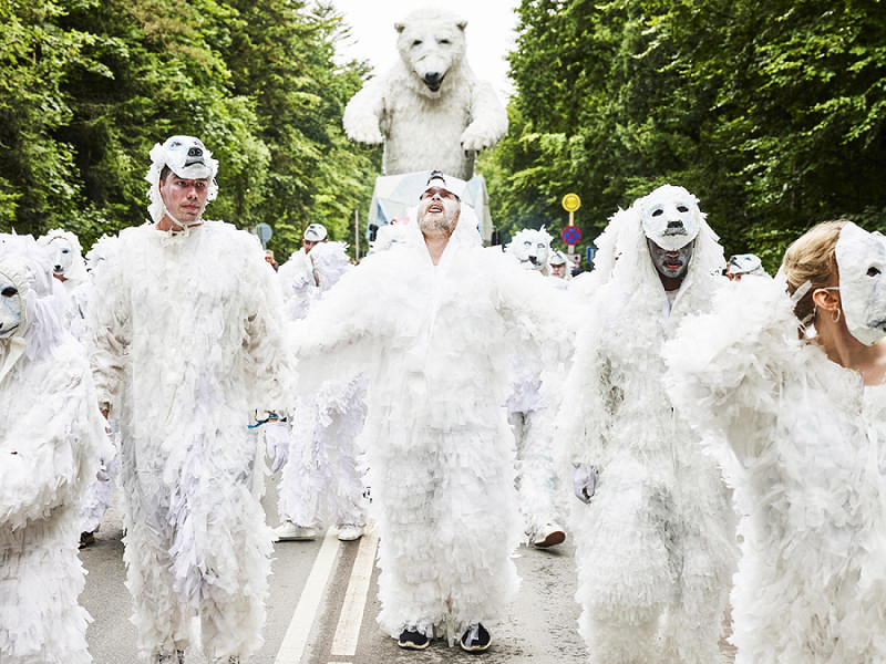 KærligHeden (Danimarca). 17 figure di cartapesta alte 13 metri per ricordare gli altrettanti Global Goals delle Nazioni Unite. È il messaggio ambientalista dello Smukfest festival ai suoi ospiti, in collaborazione con La Compagnia del Carnevale.