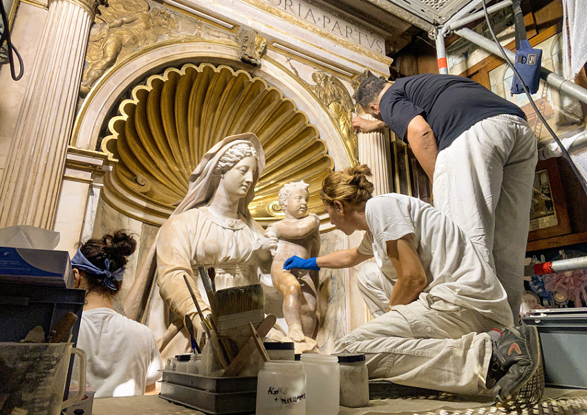 Roma (Italia). Grazie ai batteri è stata pulita la statua di marmo della Madonna del parto nella Basilica di Sant’Agostino, nella Capitale: un team di ricercatrici ha individuato 4 ceppi di batteri capaci di nutrirsi delle sostanze che "sporcavano" l'opera, ma senza danneggiarla