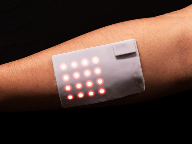 I ricercatori della Hong Kong University hanno sviluppato una e-skin (basata sull’induzione elettromagnetica) che permette di rilevare e riprodurre diverse sensazioni umane: a un livello elevato di pressione tattile, sembrerà di essere abbracciati