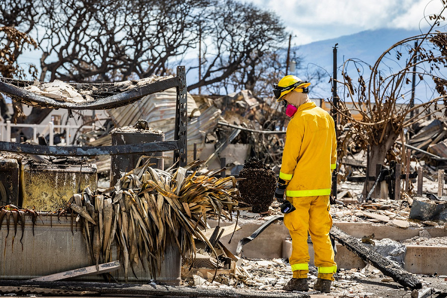 La Guardia Nazionale degli Stati Uniti valuta la devastazione causata dagli incendi a Maui