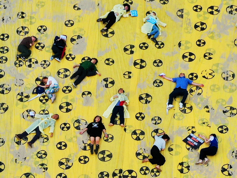 Busan (Corea del Sud). Manifestanti sudcoreani protestano contro il rilascio in mare di più di 1 milione di tonnellate di acqua radioattiva trattata di Fukushima da parte del Giappone. Il Paese ritiene che l'operazione sia sicura e l’Agenzia internazionale per l’energia atomica ha approvato il piano a luglio, affermando che soddisfa gli standard internazionali e che l’impatto che avrebbe sulle persone e sull’ambiente sarebbe “trascurabile”. 