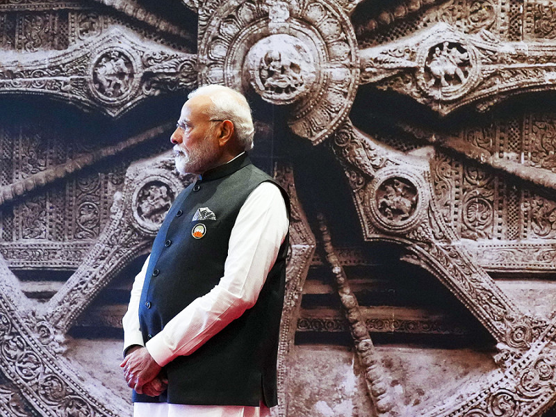Narendra Modi, primo ministro indiano, in attesa dei partecipanti al G20