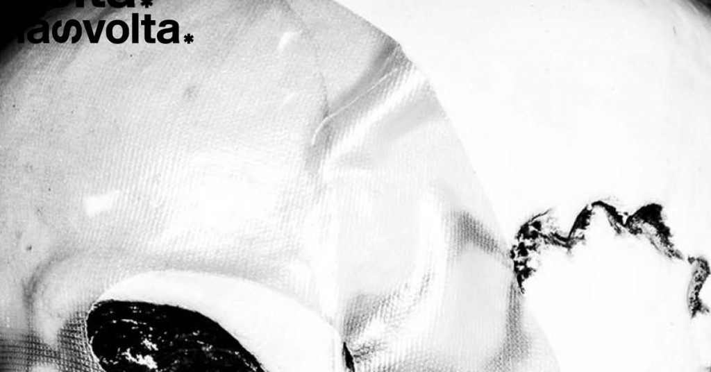 La violenza di genere nelle foto di Charlotte Lartilleux