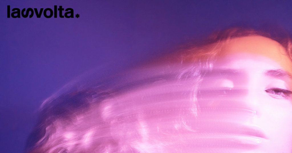 Cherofobia: cos’è la paura della felicità