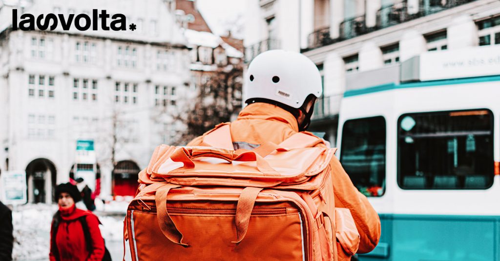 Uk: Just Eat fa marcia indietro e licenzia 1.700 riders