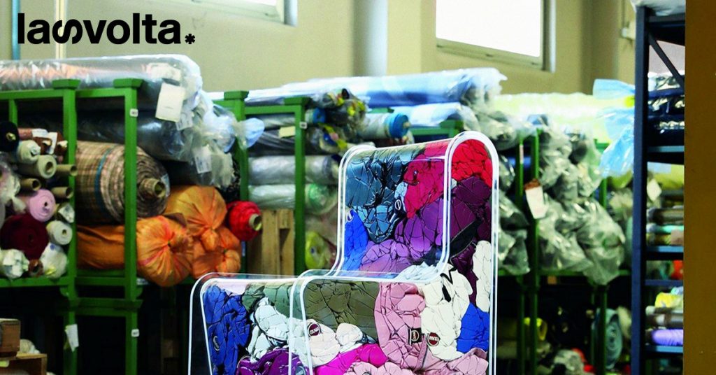 Fuorisalone, “No Waste Chair”: l’opera contro il fast fashion