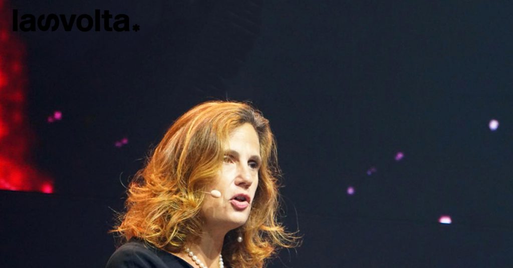 Ilaria Capua racconta la salute circolare a teatro