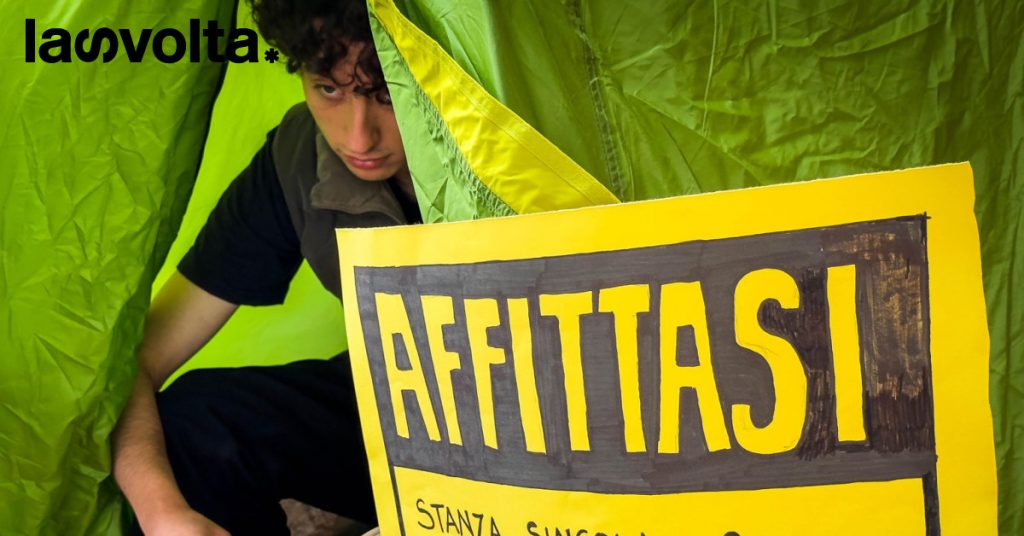 Studenti Milano: «In tenda finché non ci verrà data una soluzione»