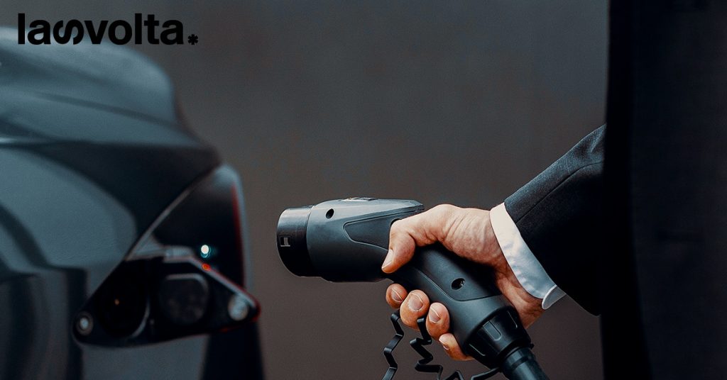 Auto elettriche: cresce l’interesse ma calano gli acquisti