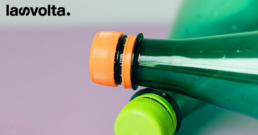 Ecco perché i tappi di plastica sono uniti alla bottiglia