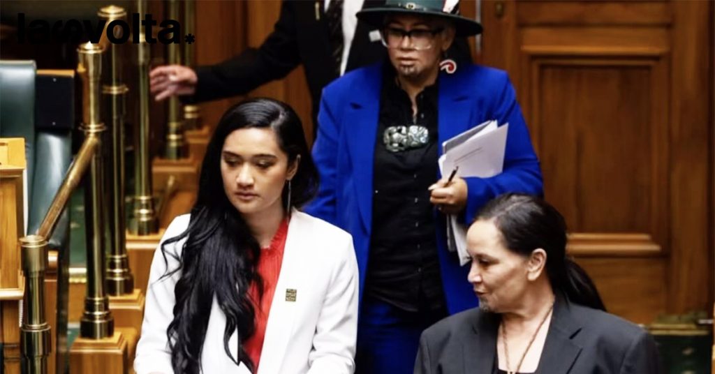 Nuova Zelanda: chi è Hana-Rawhiti Maipi-Clarke, la deputata che ha cantato in maori in Parlamento?