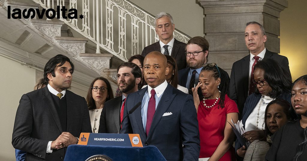 Social alla sbarra: il sindaco di New York fa bene (ma la soluzione è l’educazione)