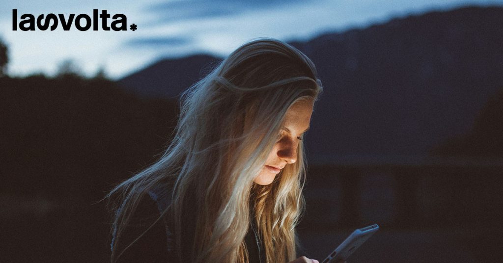 Gen Z ansiosa e depressa? È colpa degli smartphone