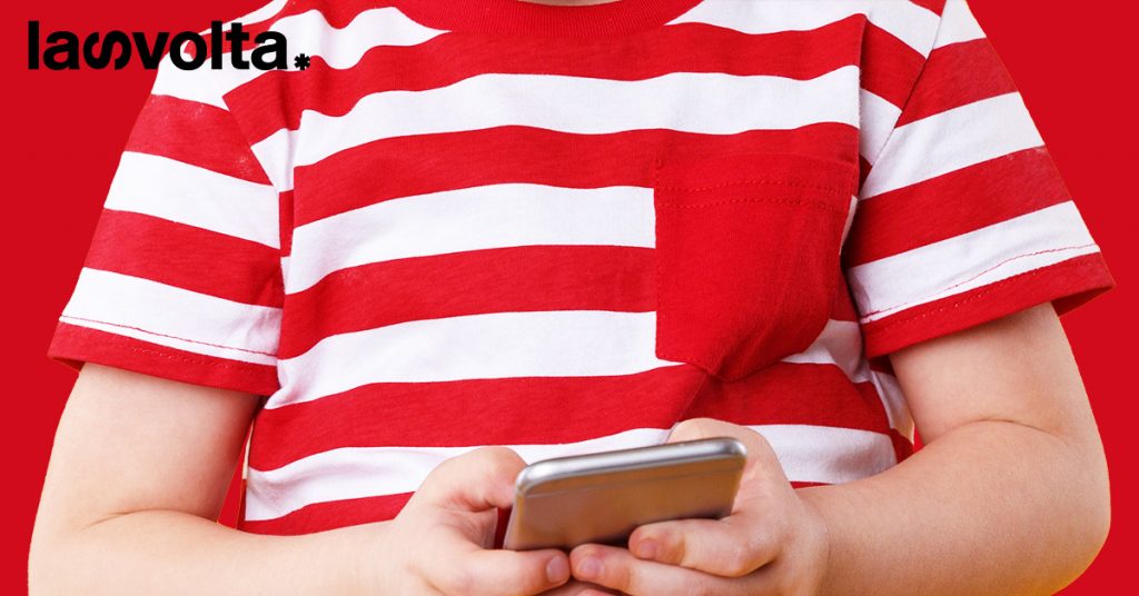 Francia: i ricercatori suggeriscono di vietare gli smartphone fino ai 13 anni
