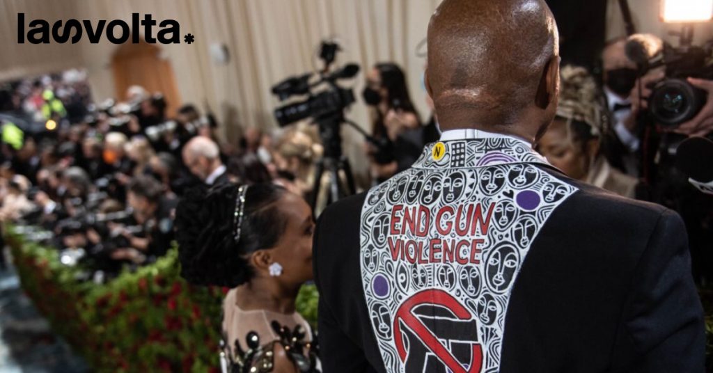 Al Met Gala una giacca contro le armi