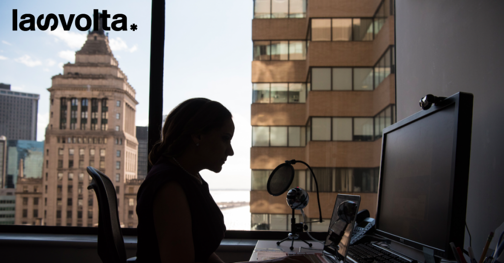 Le donne al lavoro? Ultime a entrare, prime a uscire