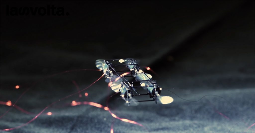 I micro-droni che si illuminano come le lucciole