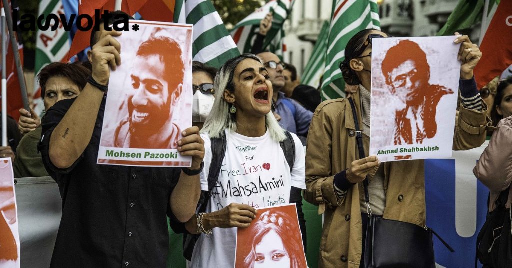 No, le donne iraniane non protestano contro il velo