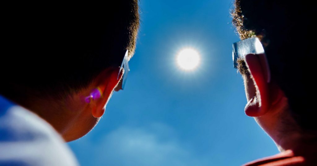 Lo spettacolo dell’eclissi solare parziale, oggi