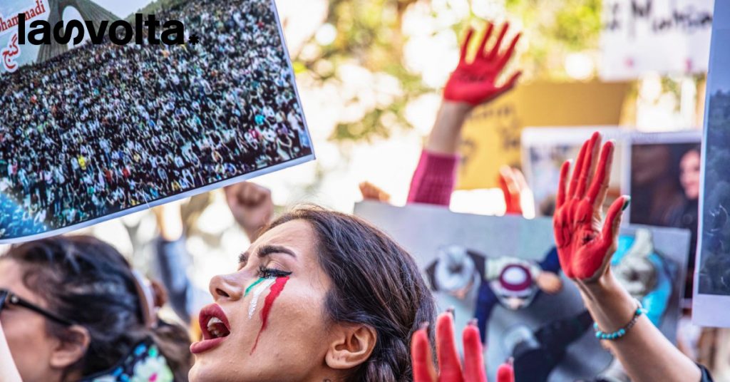 Iran: le proteste si nutrono di piazze e arte
