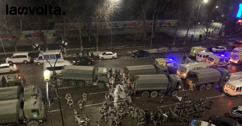 Il Kazakistan si ferma e protesta contro l’aumento del prezzo del gas. Bloccato Internet in tutto il Paese