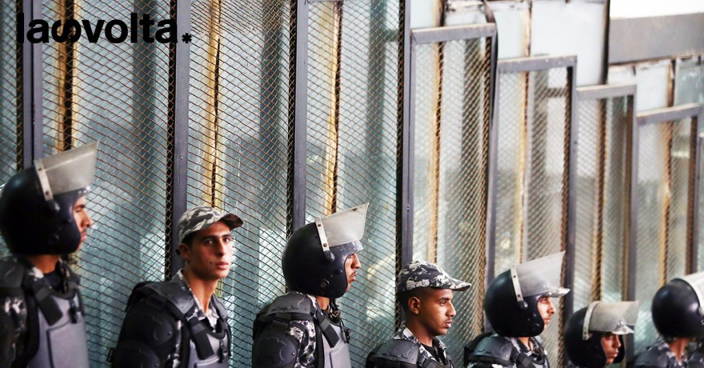 Egitto: la polizia dà la caccia alle persone Lgbtq+ sulle app di incontri