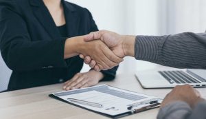 Contratto di lavoro - fonte_Canva - LaSvolta.it