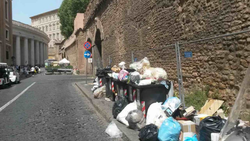 ROMA è solo una pattumieraa sporca a confronto, la più bella in assoluto è lei | Piccola e accogliente, non la solita Metropoli