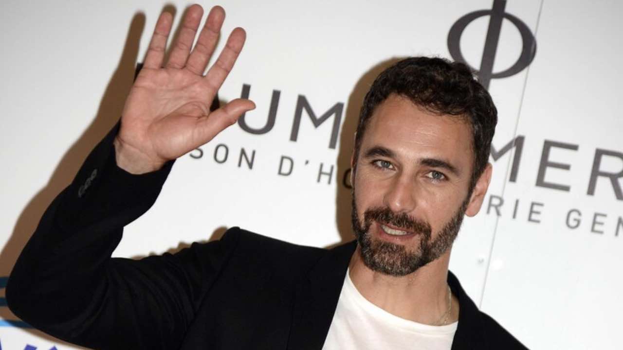 RAUL BOVA non si smentisce, il suo cuore diviso tra un’italiana e una tedesca | L’addio paparazzato a Rocío