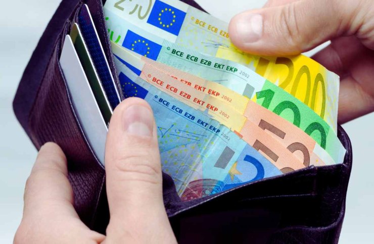 Portafoglio pieno di euro