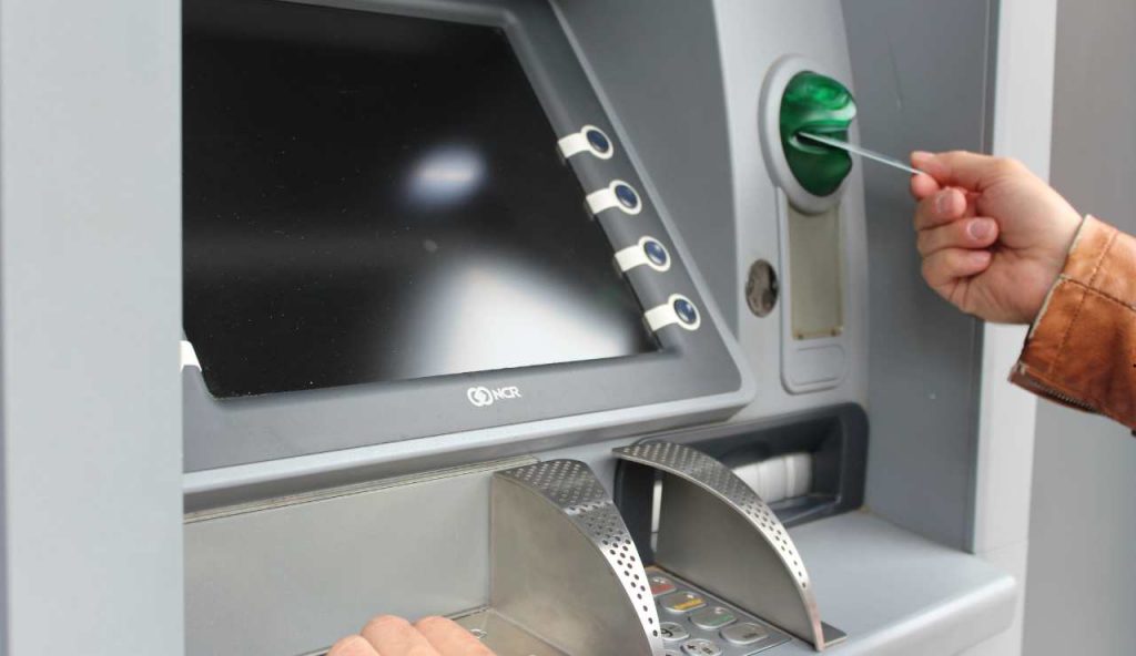 Bancomat - fonte_Canva - LaSvolta.it