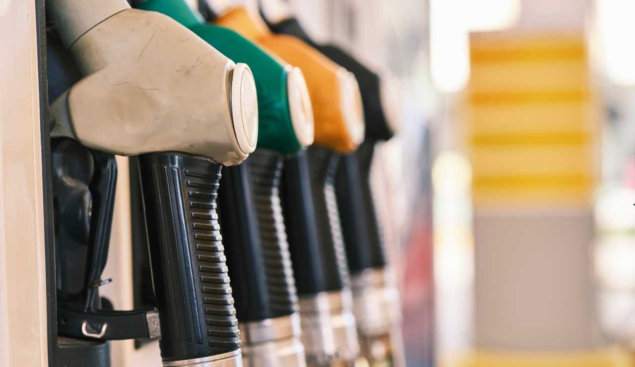 Carburante - fonte_Canva - LaSvolta.it