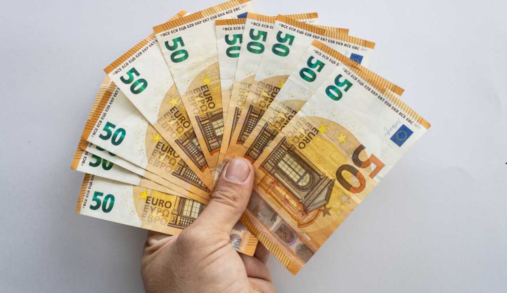 € 250 - fonte_Canva - LaSvolta.it