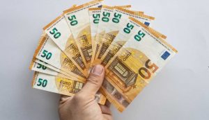 € 250 - fonte_Canva - LaSvolta.it