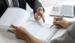 Firma contratto - fonte_Canva - LaSvolta.it
