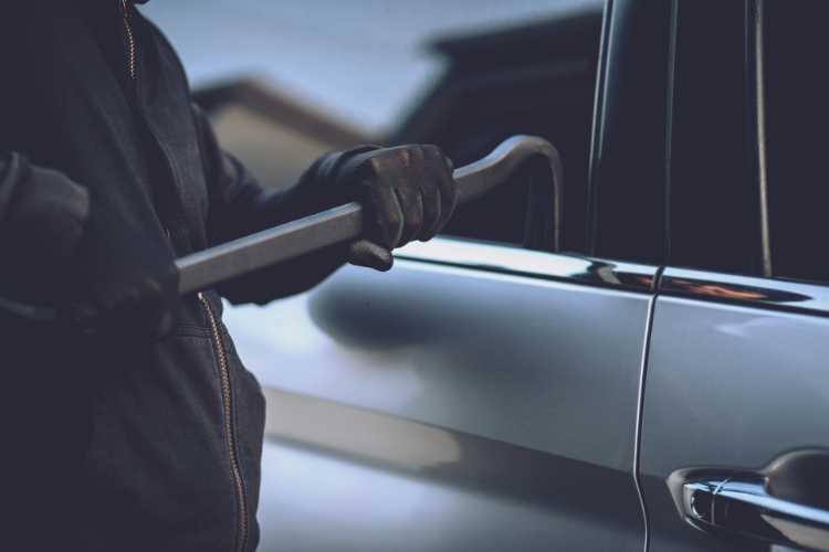 Ladri di automobili - fonte_Canva - LaSvolta.it
