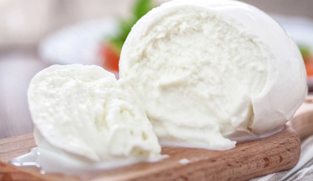 Mozzarella - fonte_Canva - LaSvolta.it